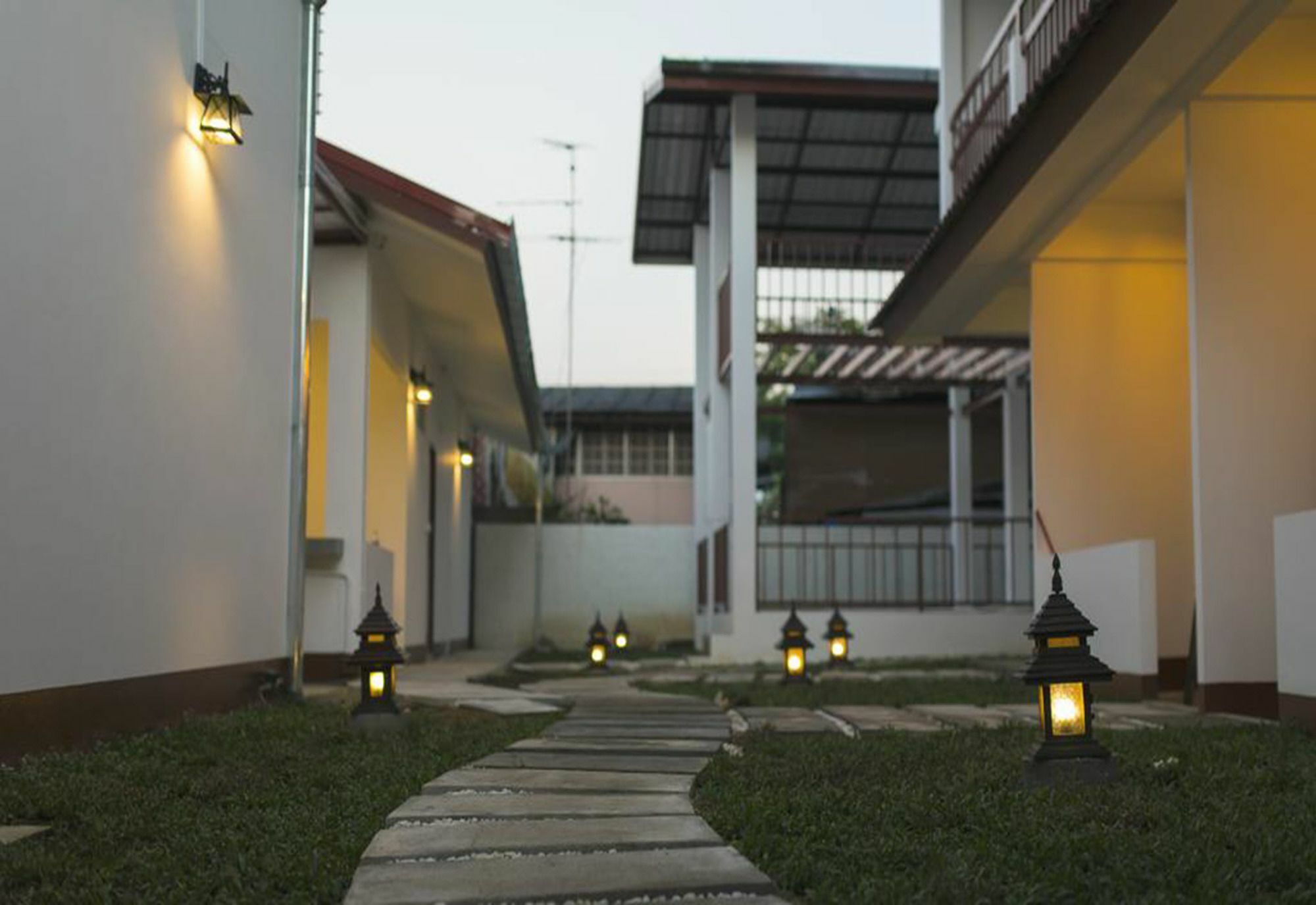We Chiang Mai Guesthouse 2 Exteriör bild