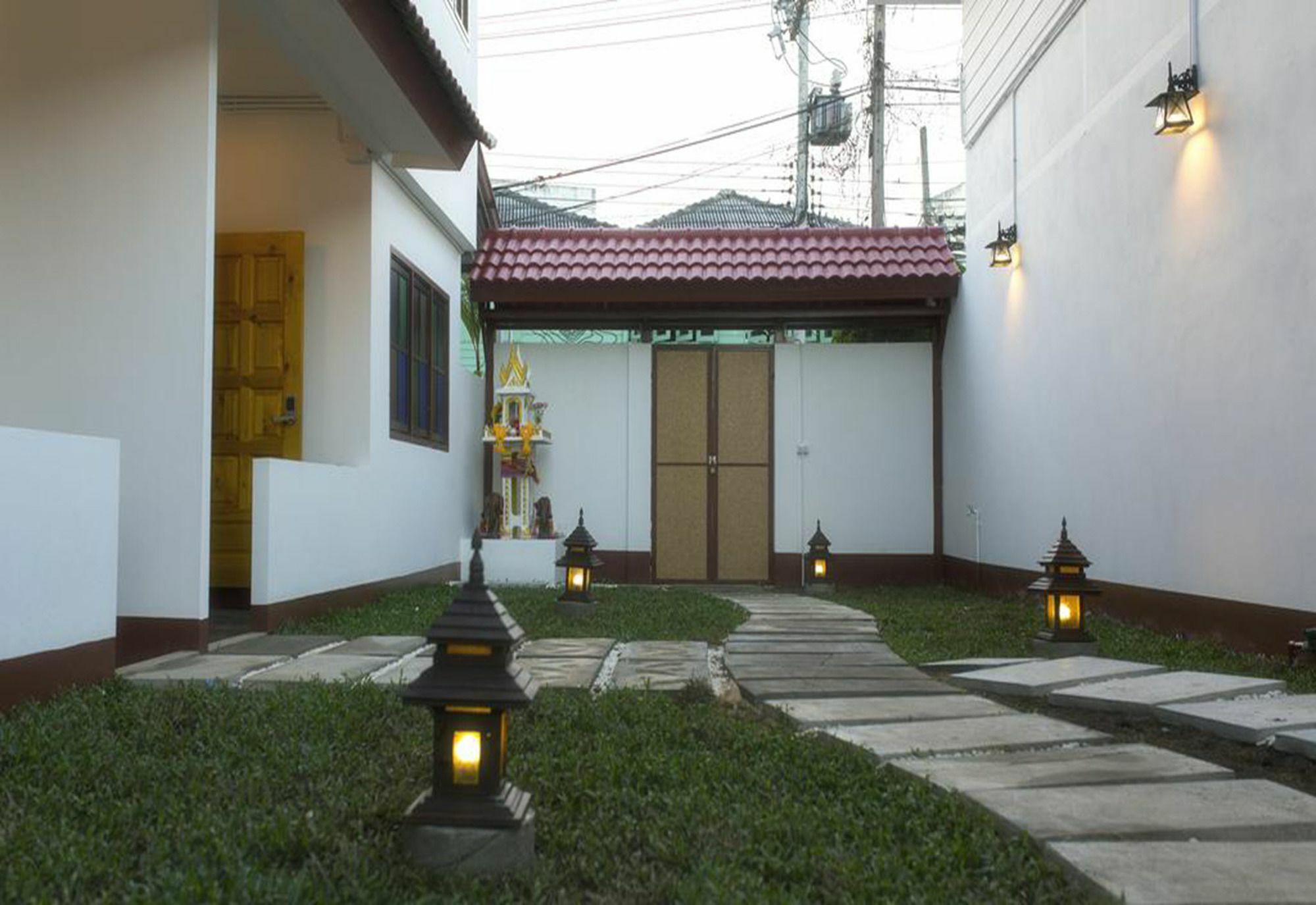 We Chiang Mai Guesthouse 2 Exteriör bild