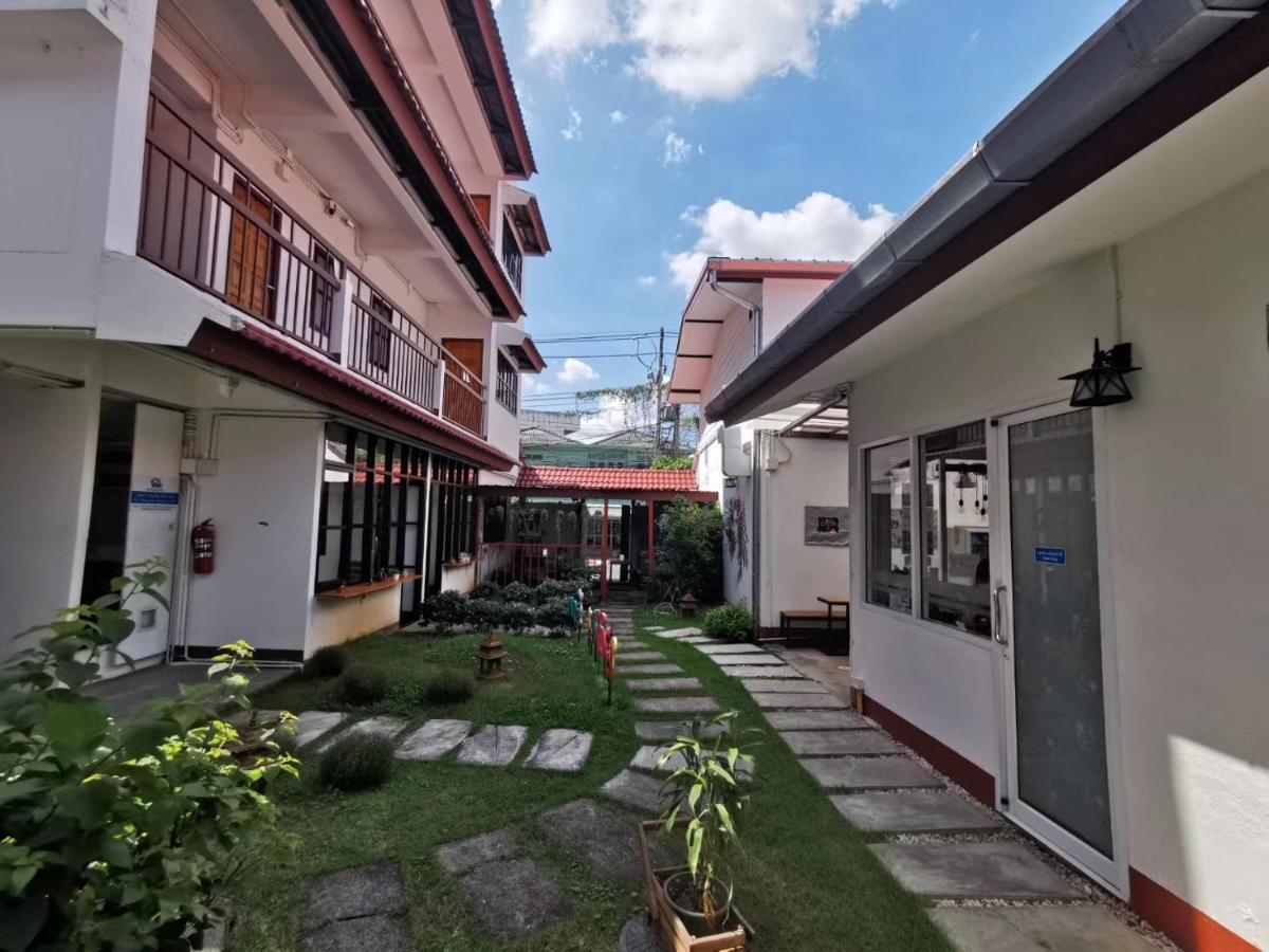 We Chiang Mai Guesthouse 2 Exteriör bild