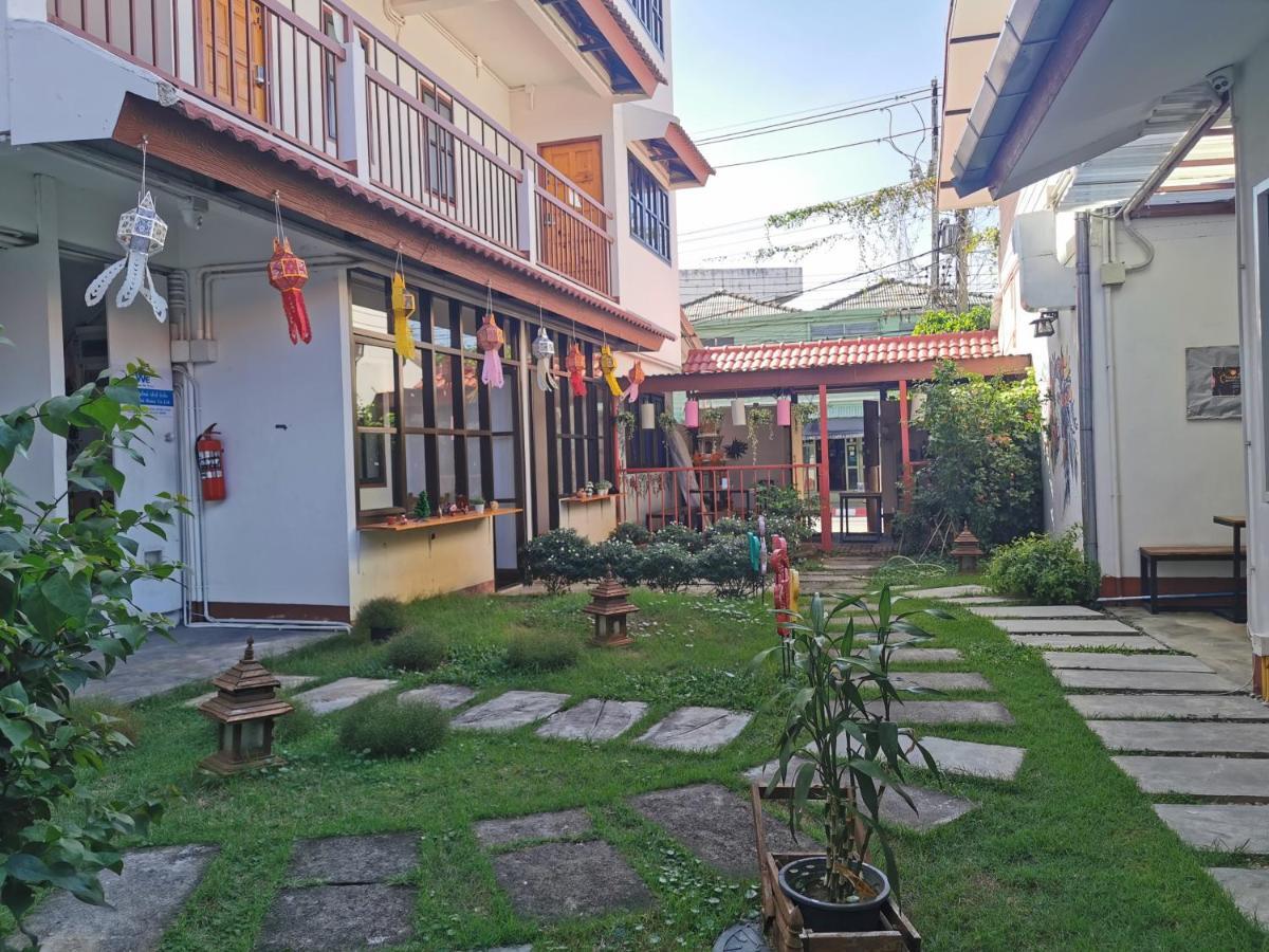 We Chiang Mai Guesthouse 2 Exteriör bild